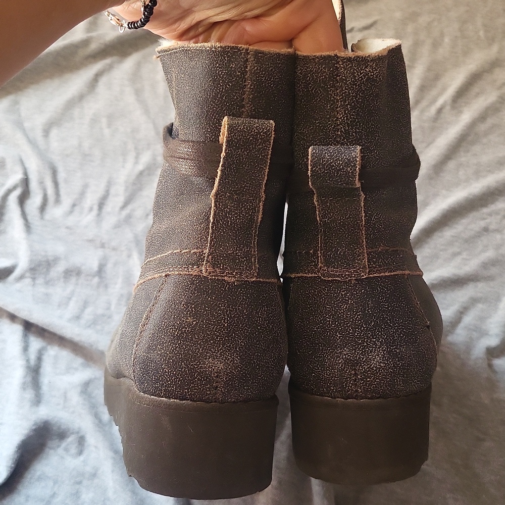Bearpaw Sherpa Lined Lace Up Wedge Boots Size 9 - Picture 9 of 11